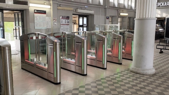 Новые ж/д турникеты установили на станции "Удельная"