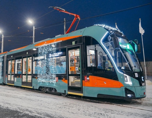 Беглов открыл первую очередь новой трамвайной линии "Славянка" в Петербурге